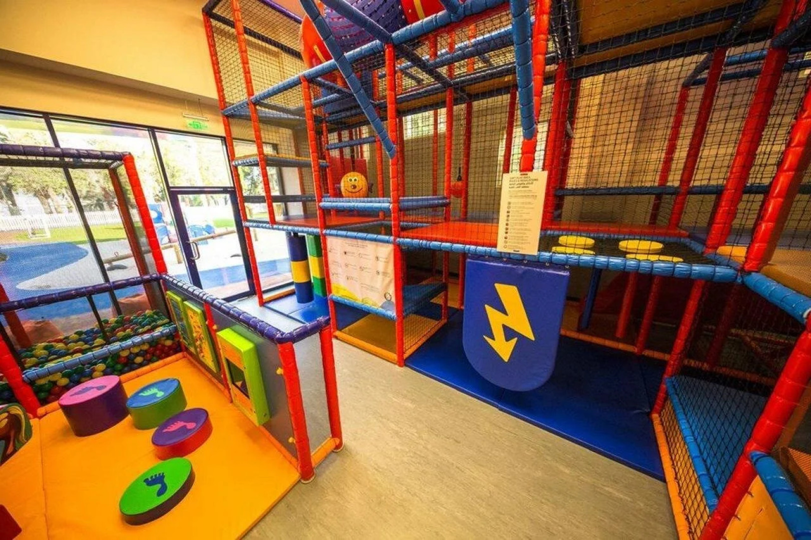 Отель Le Méridien Mina Seyahi Beach Resort & Waterpark