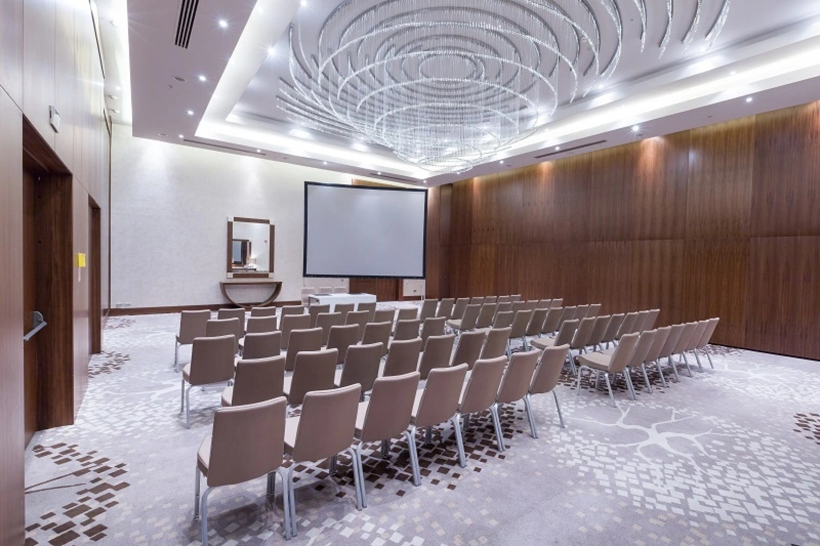 Отель Ренессанс Минск Конгресс и СПА Центр