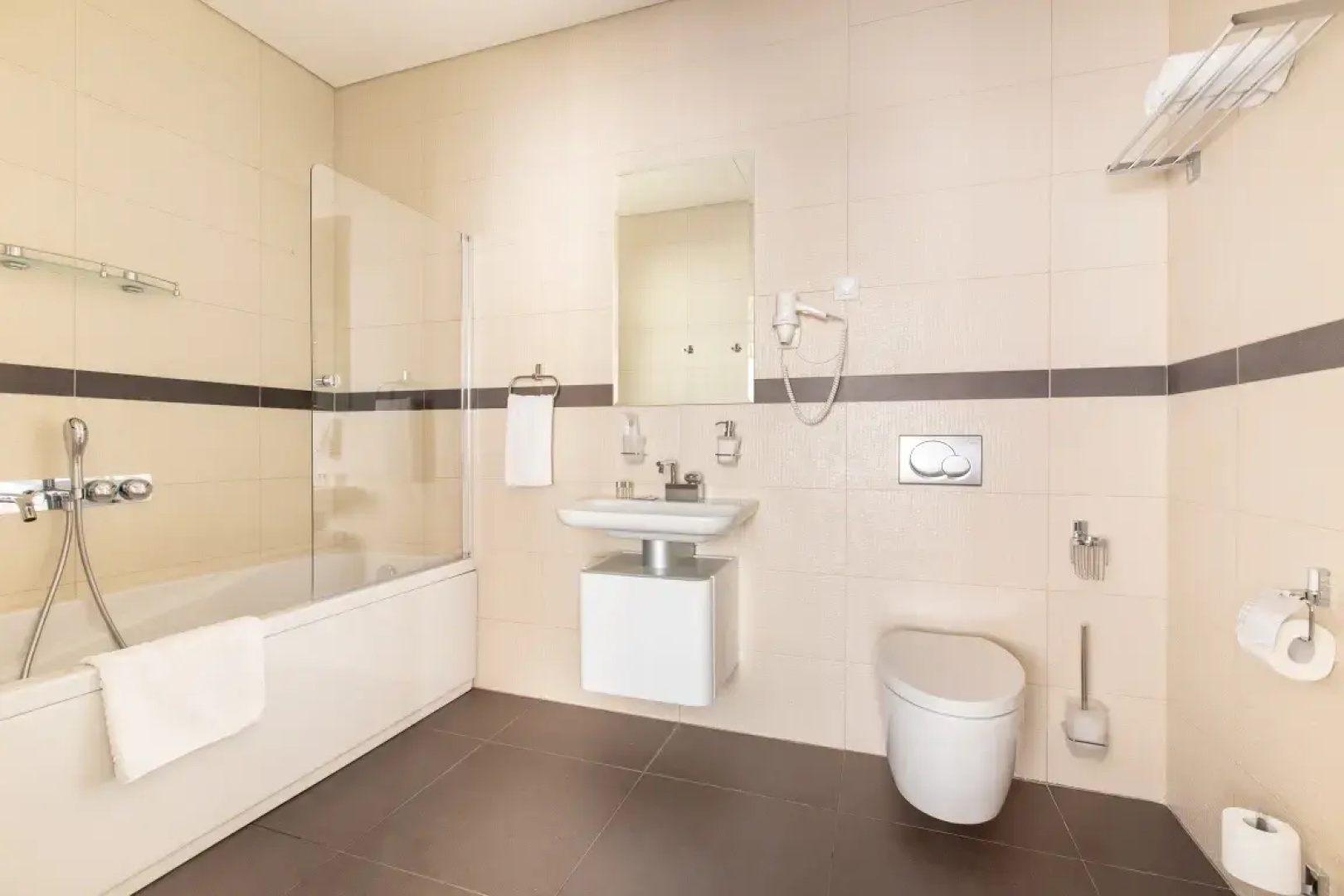 Rockmond 61 Junior Suite 3