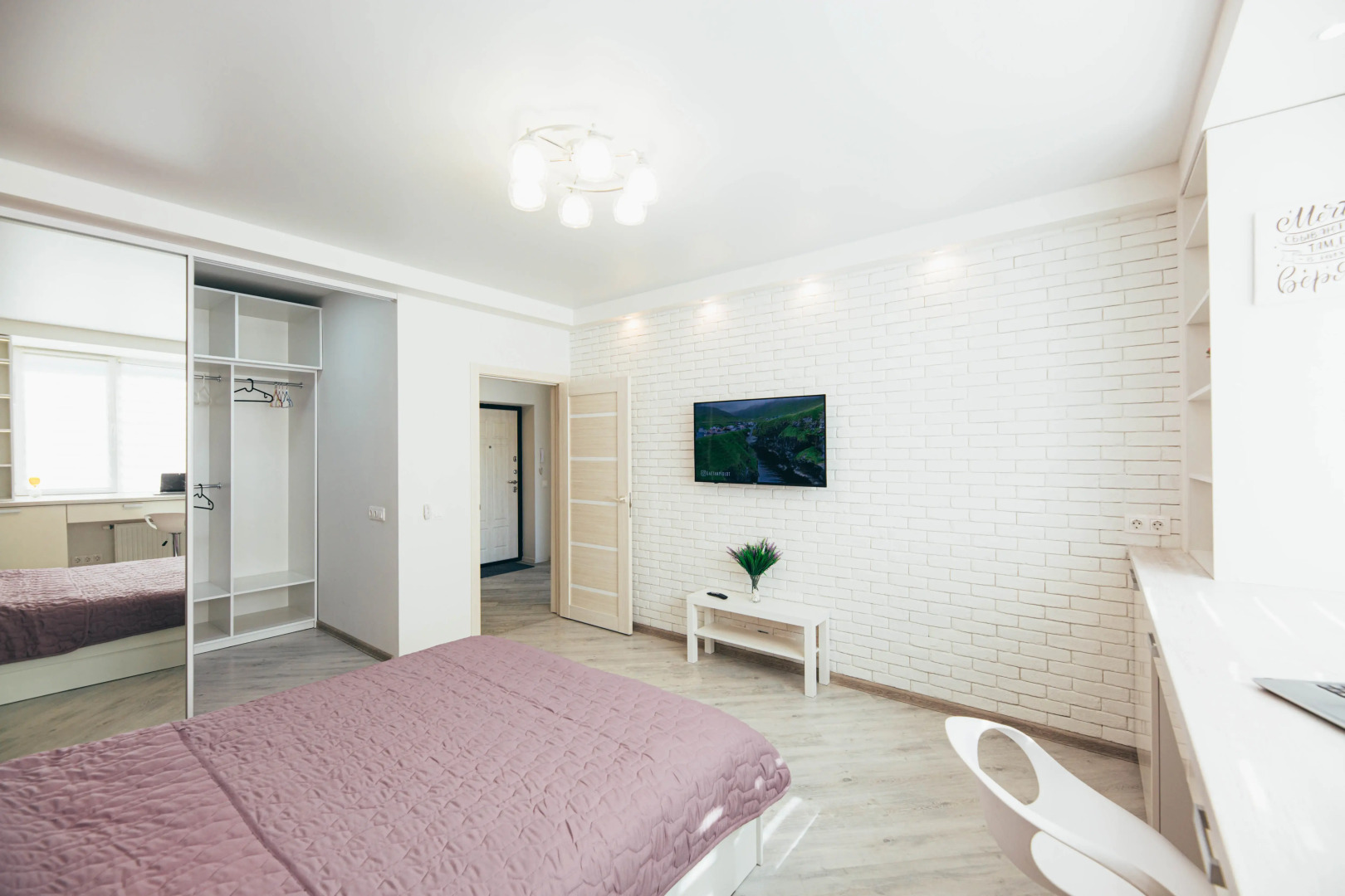 Апартаменты День и Ночь на Согласия