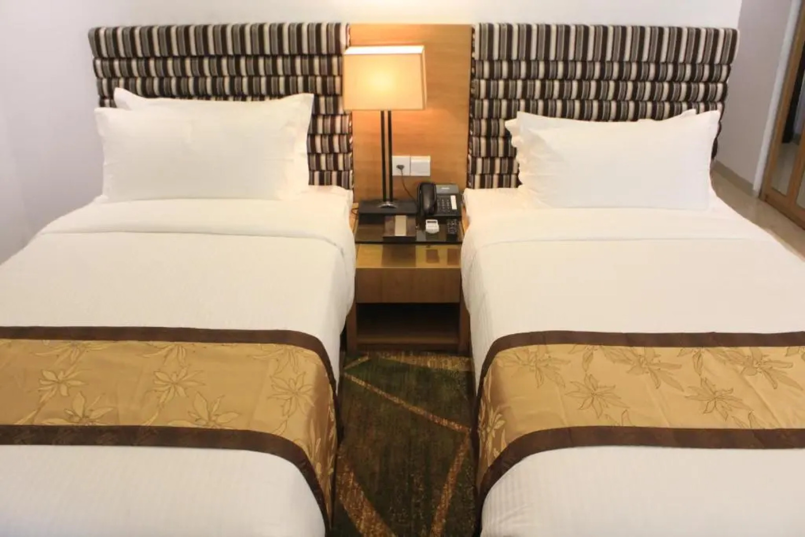 Отель Bengal Canary Park