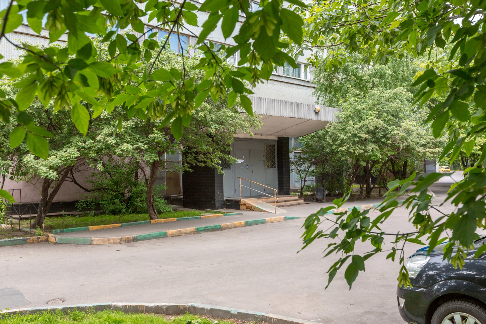 Апартаменты Гости Любят у метро Римская Бежевая