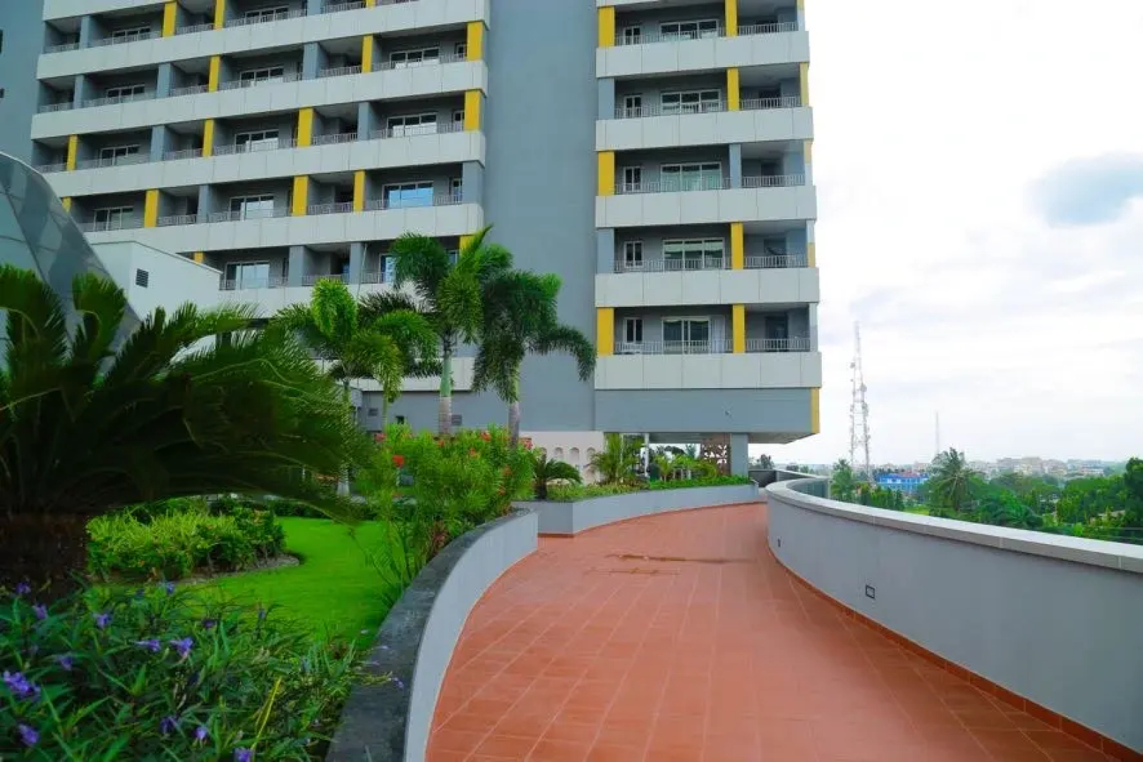 Отель King Jada Apartments & Hotel
