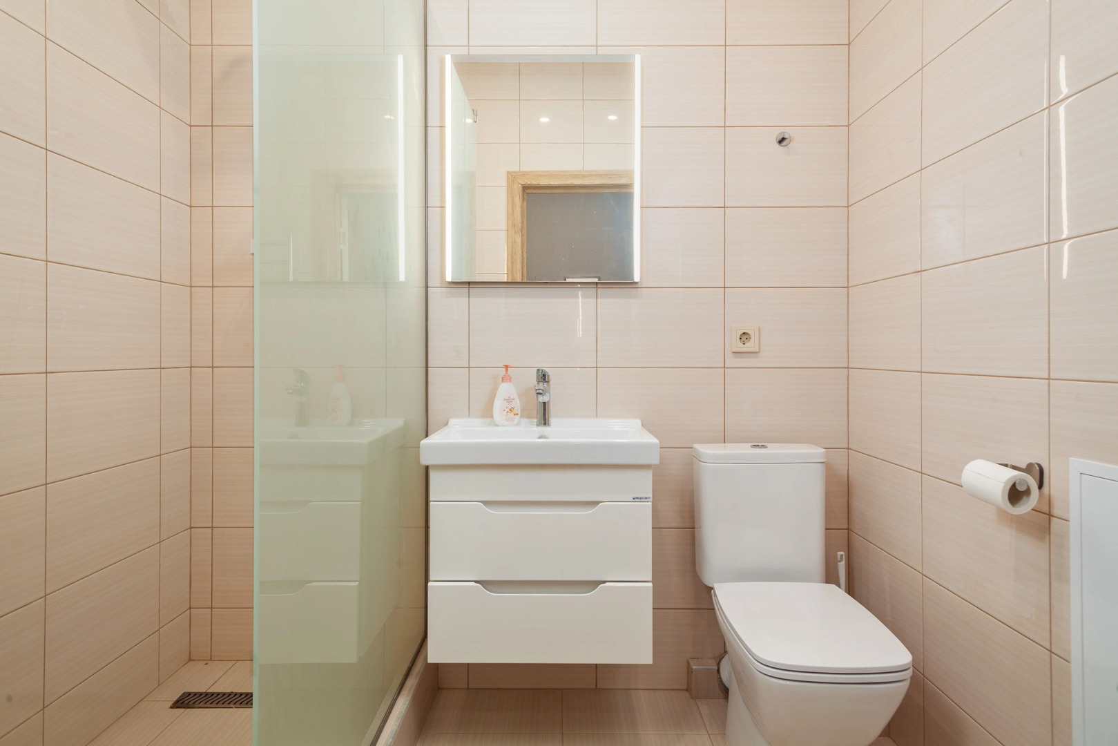 Апартаменты Белоснежные с Отдельной Кухней-столовой