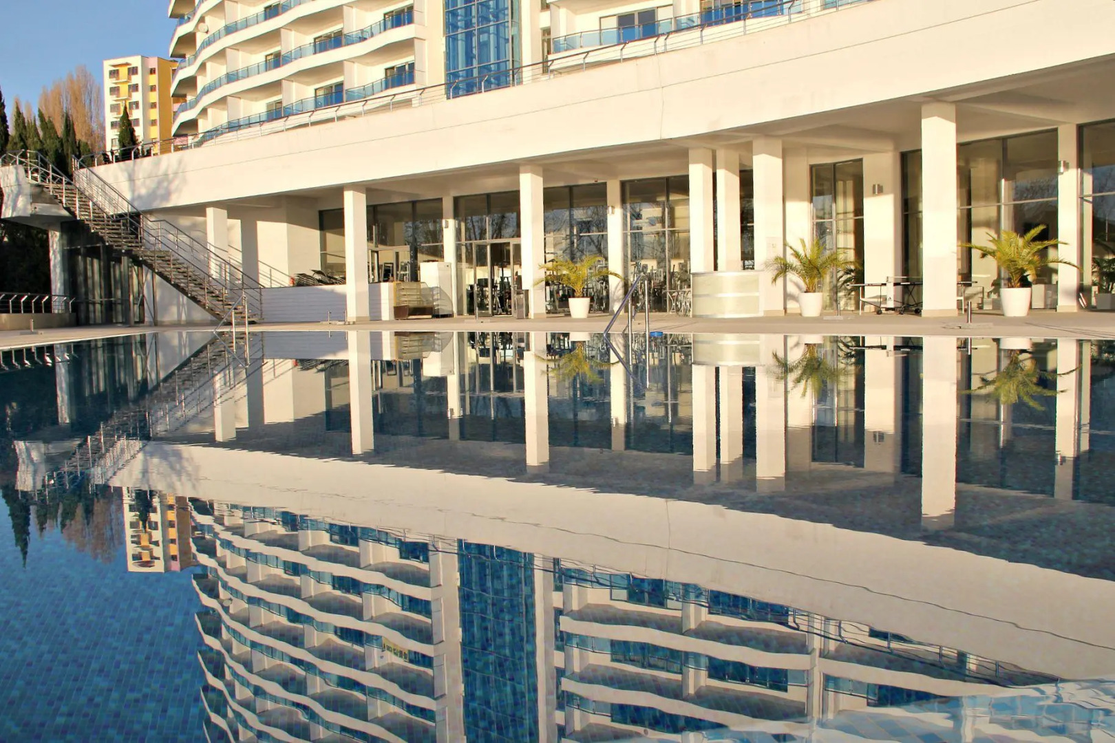 Квартира с двумя террасами и бассейном