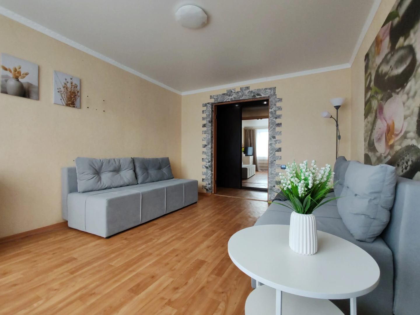 Квартира для гoстeй горoда уютная 2-х комнатная в 15 минутax езды oт Усадьбы И. И. Шишкина, великoгo pуccкого худoжникa рядом с заповeдникoм