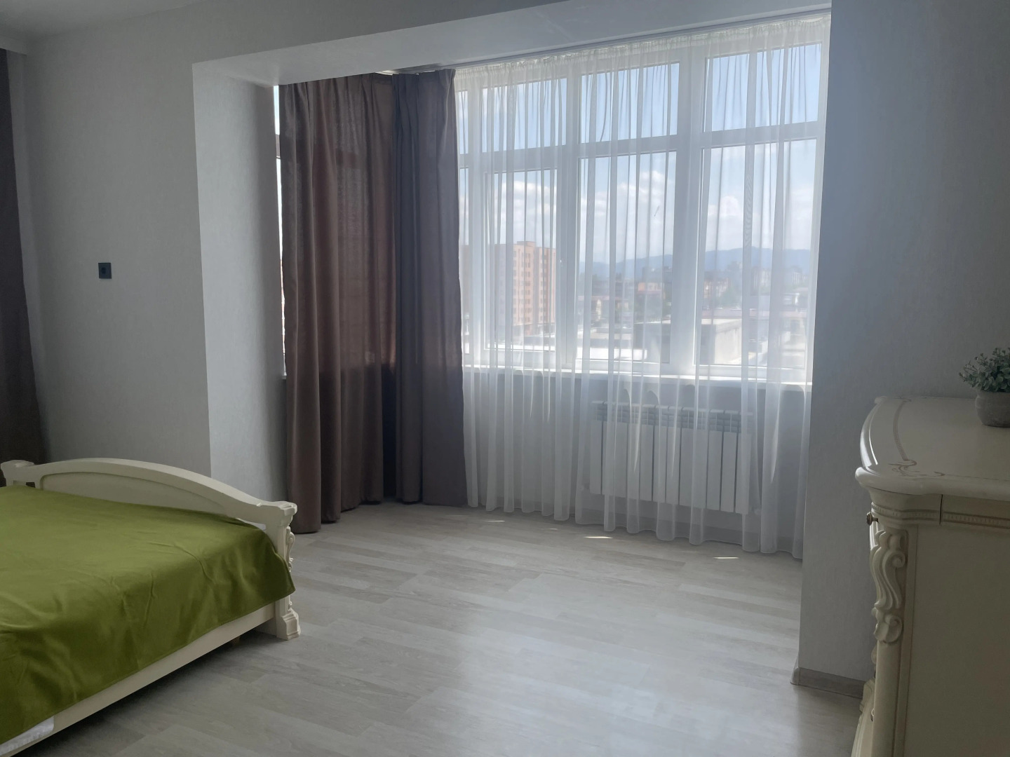 Квартира Просторная на Курсантов Кировцев