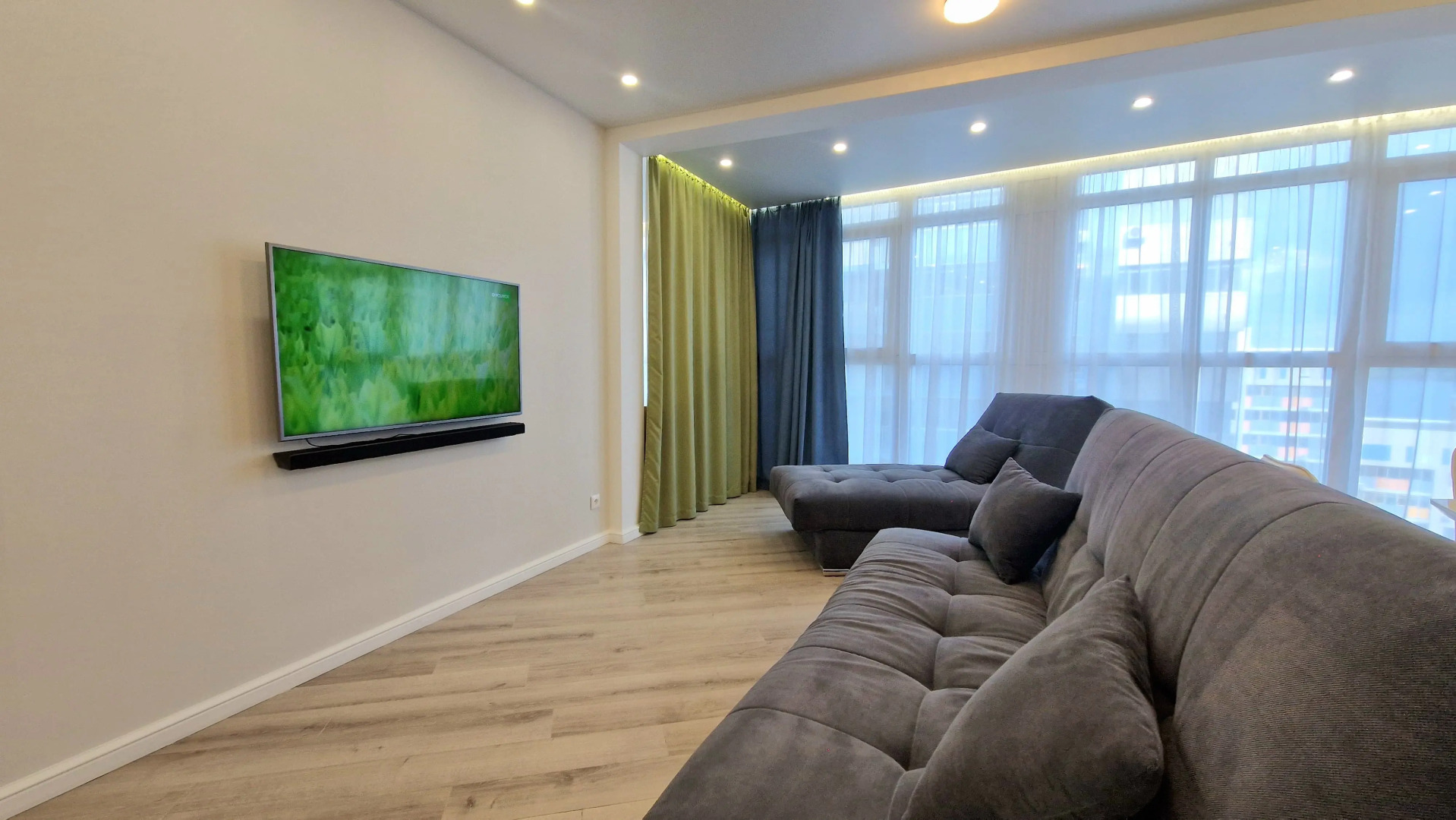 Квартира с панорамным видом на реку Казанка и Казанский кремль, рядом со станцией метро