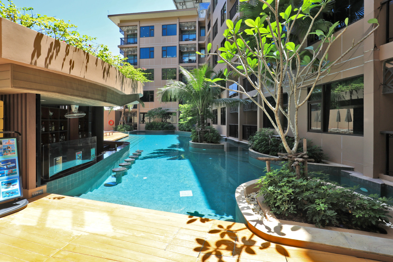 Апартаменты PRO-613 1 Спальня рядом с Пляжем Карон Стильный Интерьер и Балкон с видом на Море