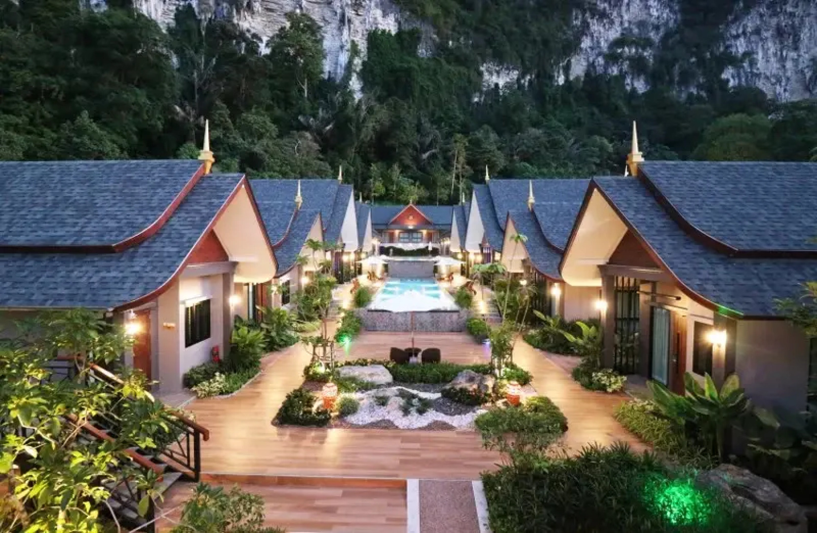 Отель The Scene Cliff View Villas