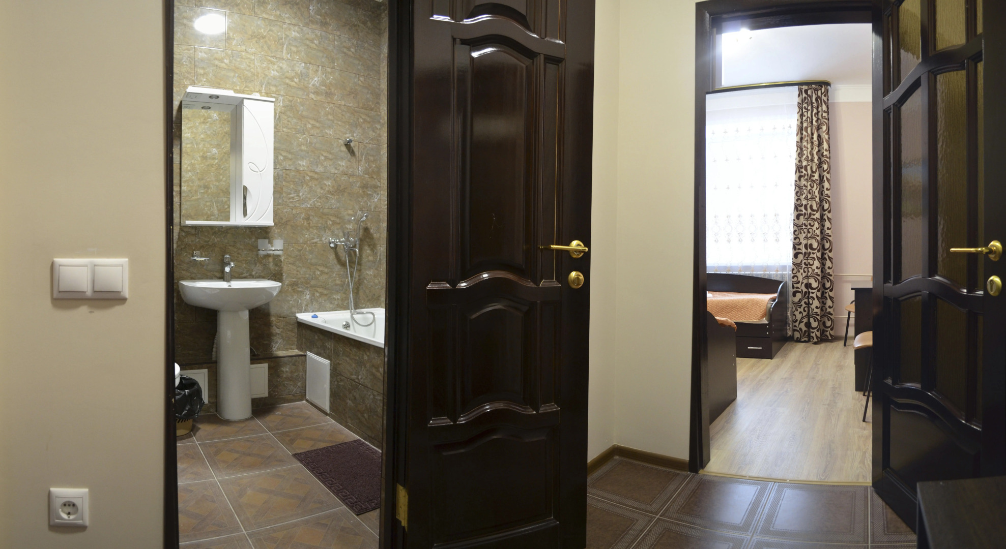 Отель Корона