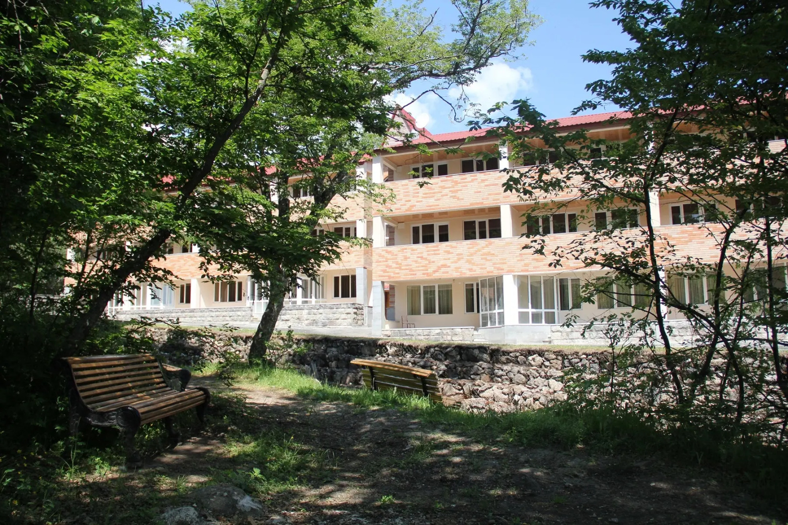 Отель Цахкаовит