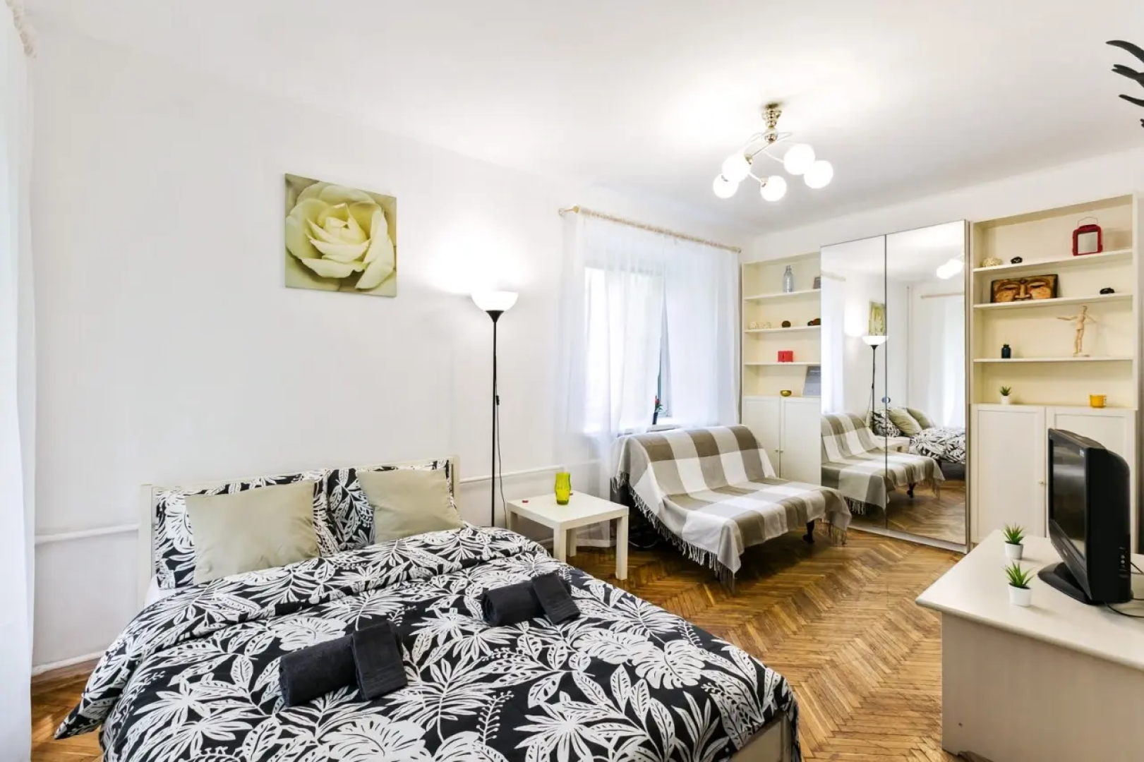 Tverskaya White Apartment in City Centre