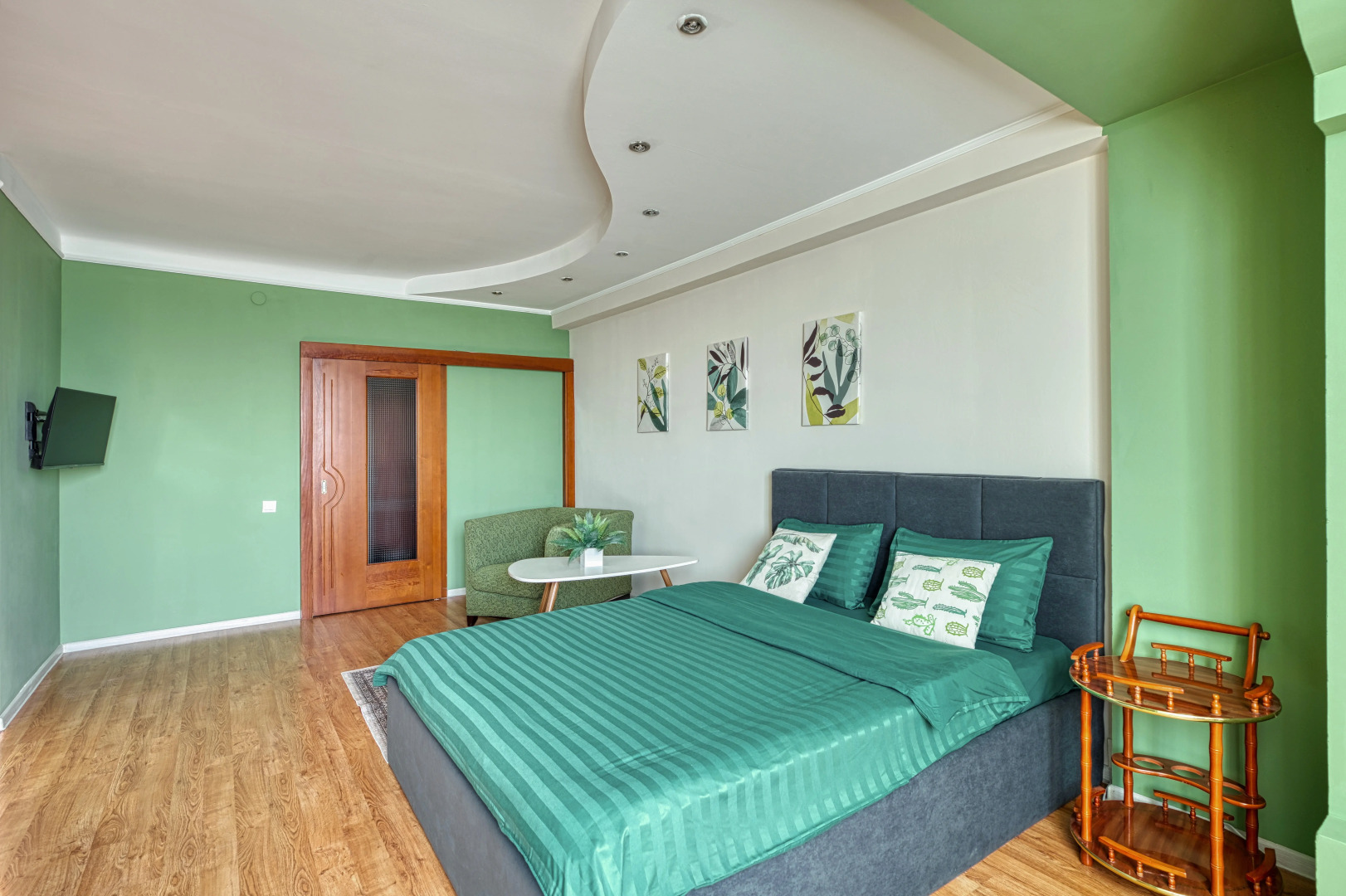 Апартаменты 13 Самый центр. Вид на город и горы. Идеально для командированного и туриста.