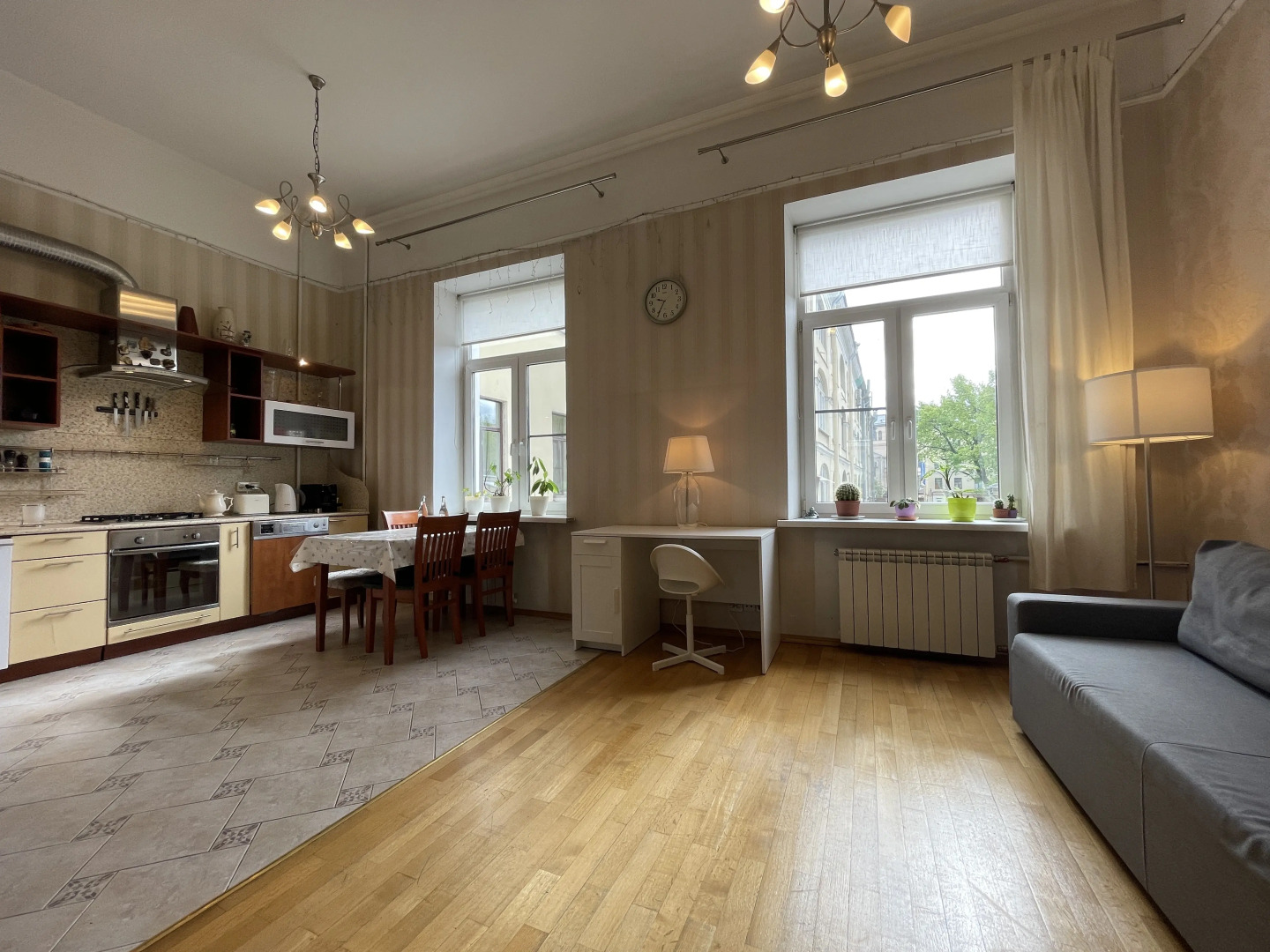 Апартаменты у Казанского Собора и Дома Зингера