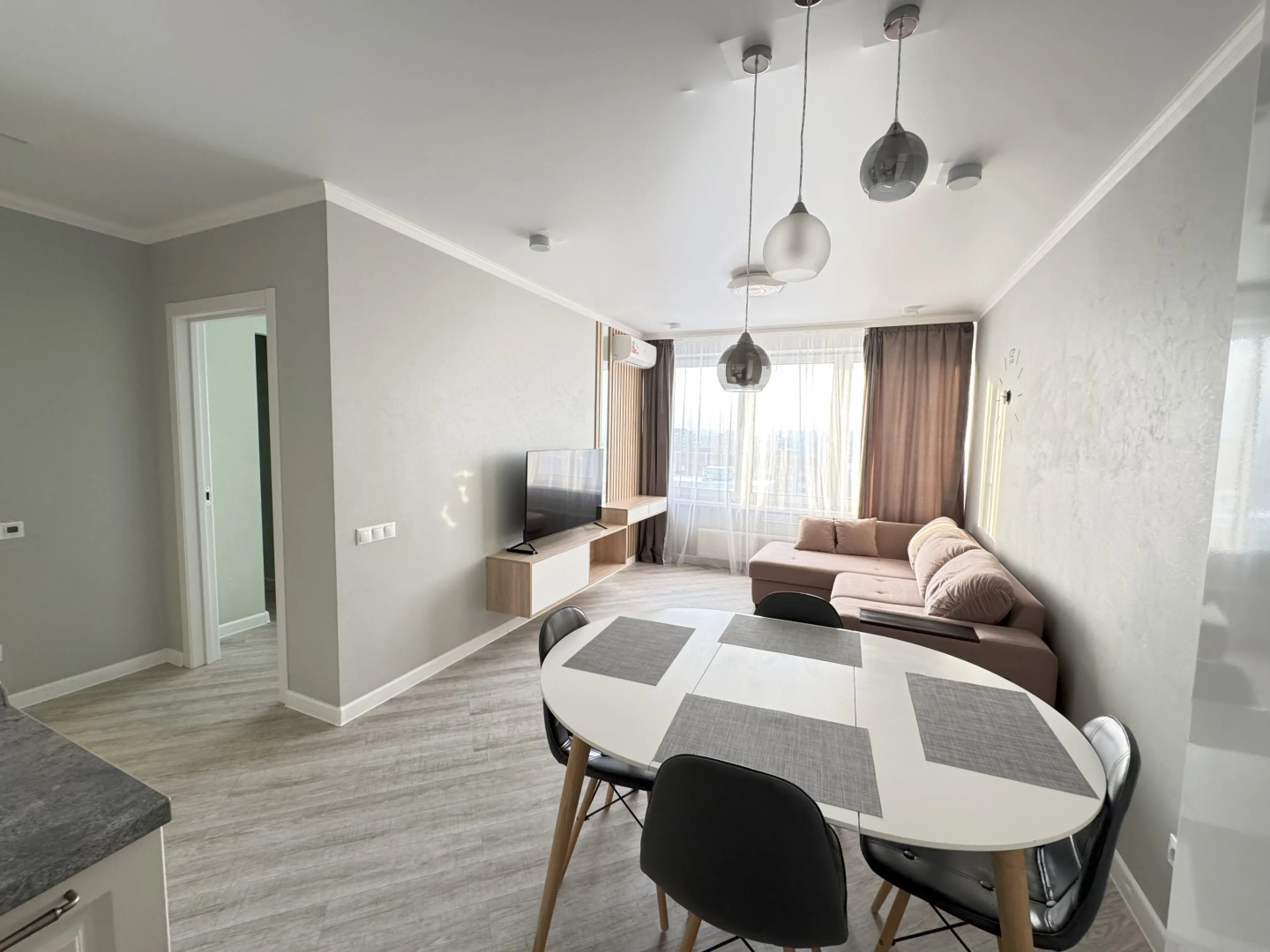 Апартаменты Четырехместная дизайнерская квартира в ЖК "Новин"