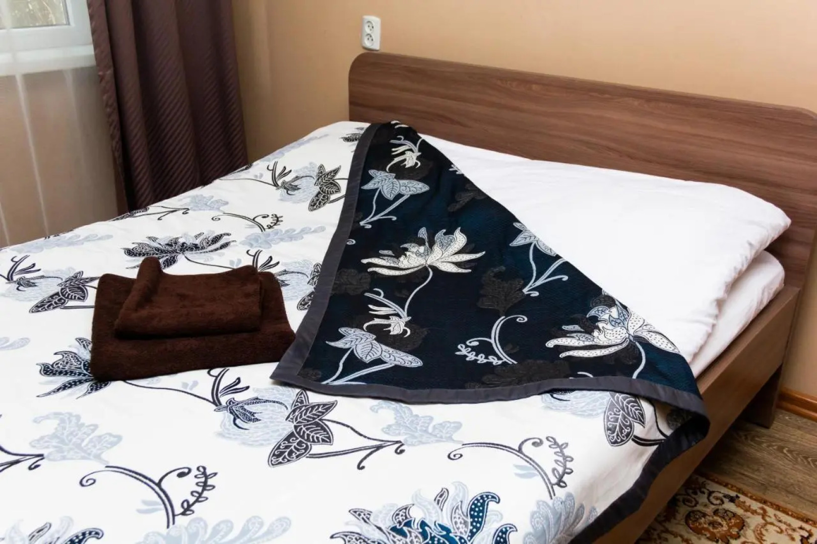 Отель Тахар