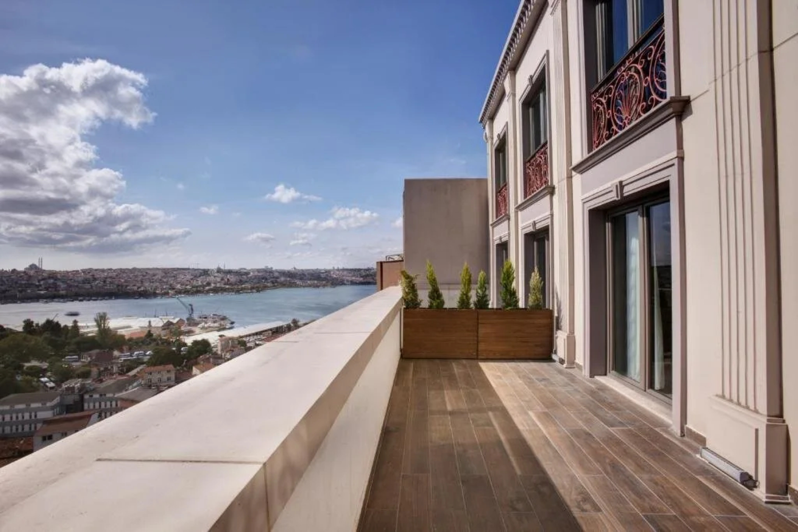 Отель Dora Pera