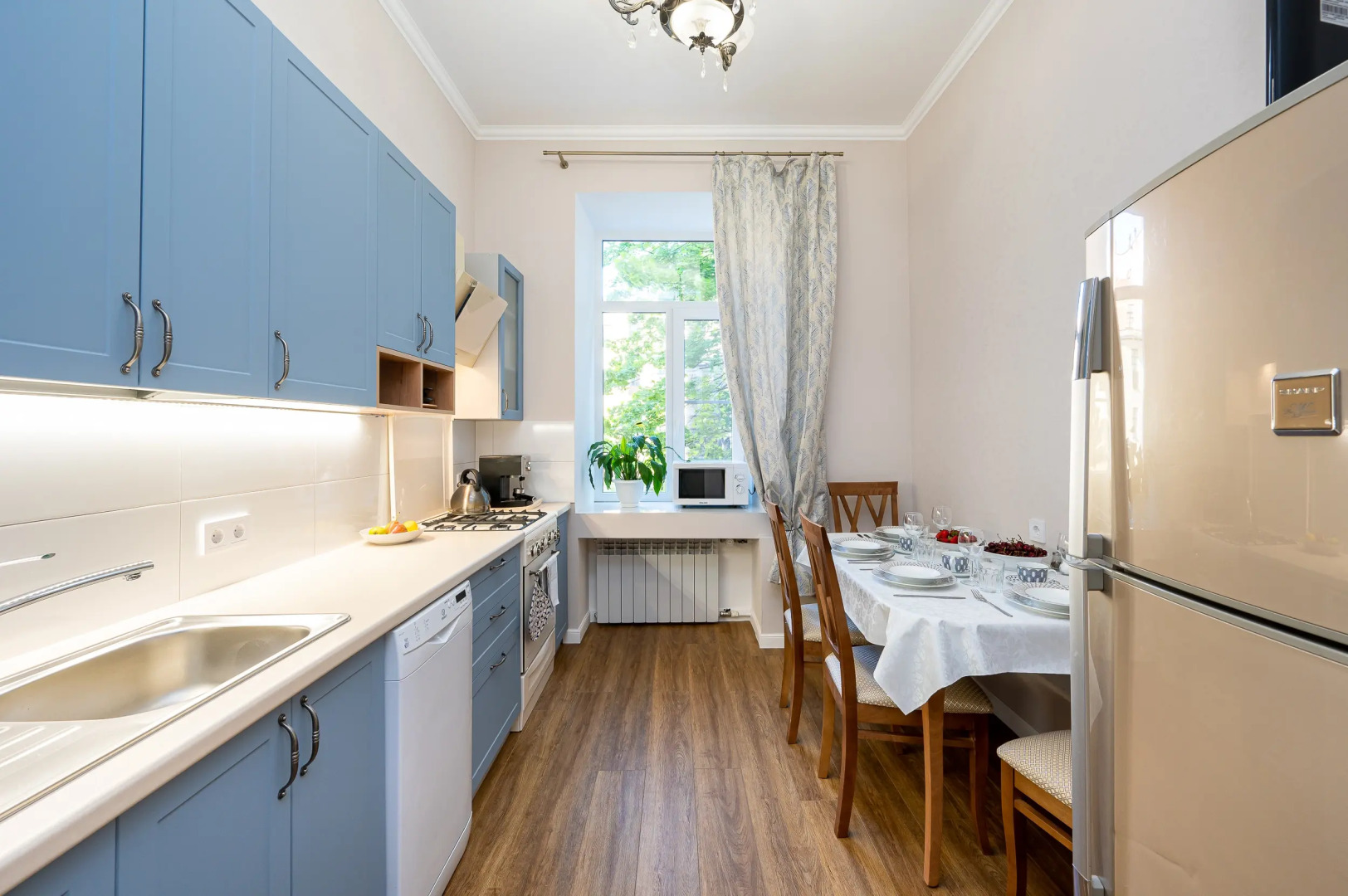 Трехкомантная квартира у летнего сада в Мозаичном дворе