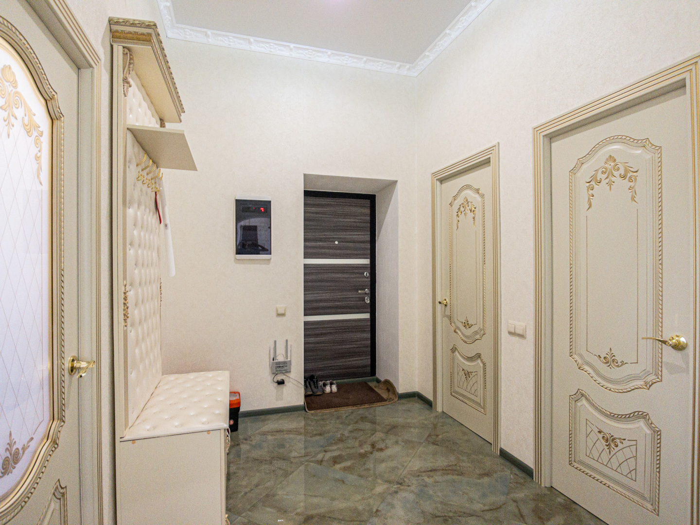 Апартаменты четырехкомнатные с видом на крепостную стену