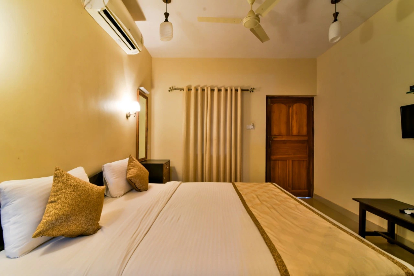 Отель Baga Fantacia Beach Inn