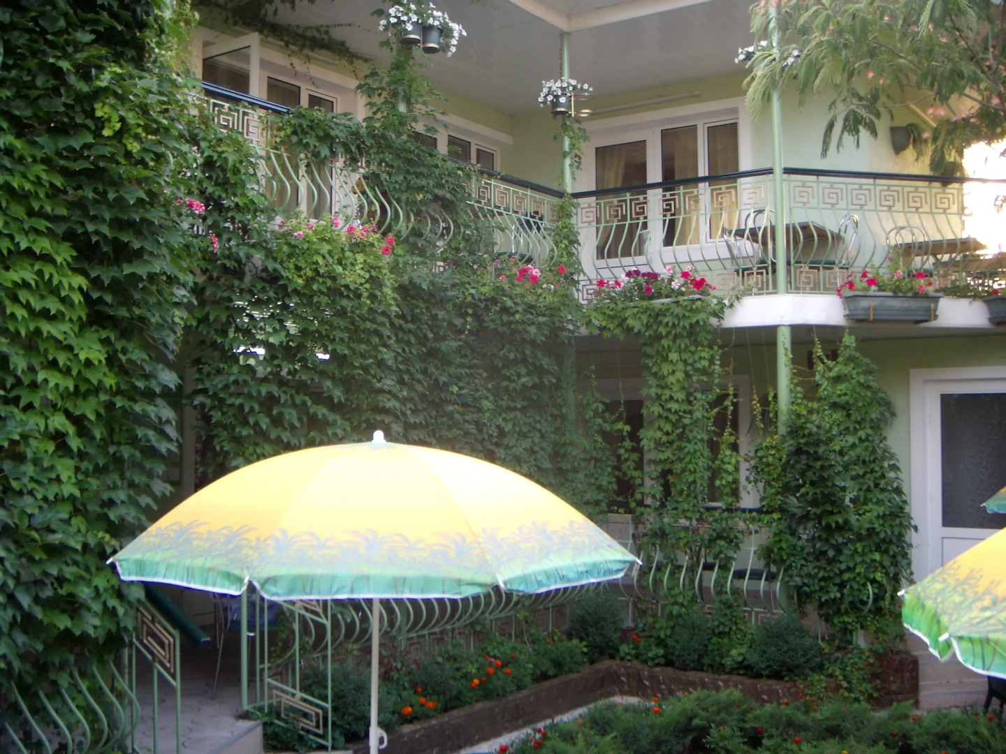 Меблированные комнаты Изумрудный