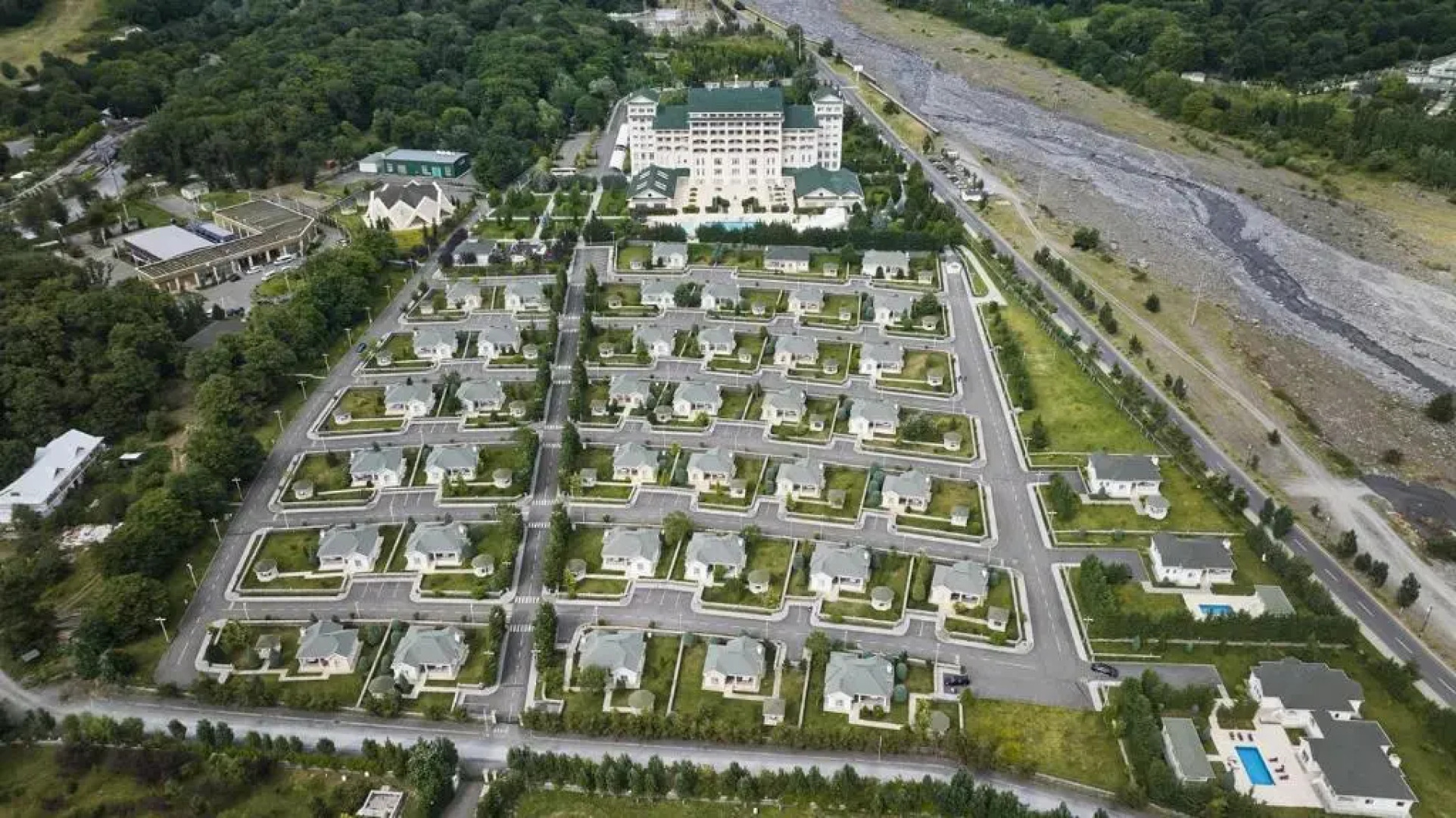 Отель Qafqaz Riverside