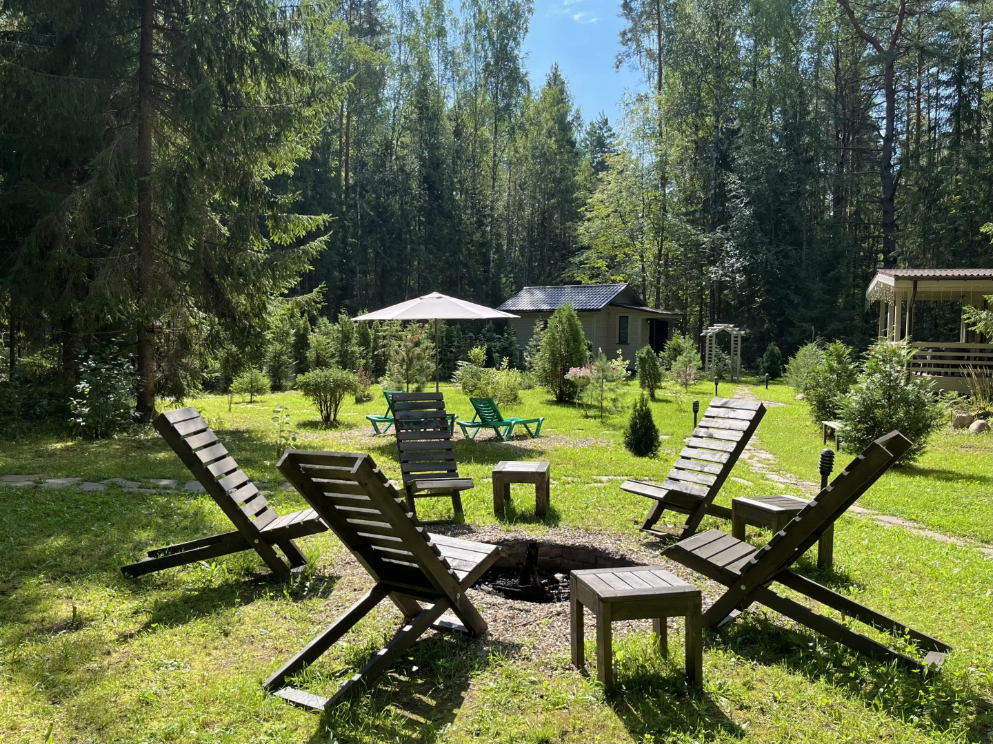 Домик на опушке на берегу Озера Волго на Селигере - коттеджи Сосновый бор