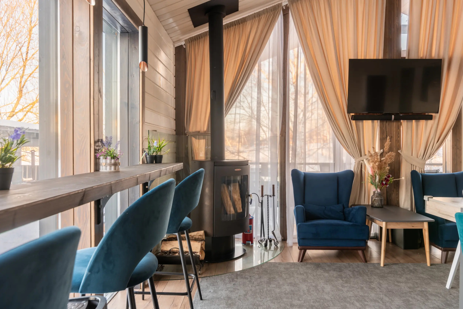 Гостевой дом LuckyHomeRent Домик у Озера 1