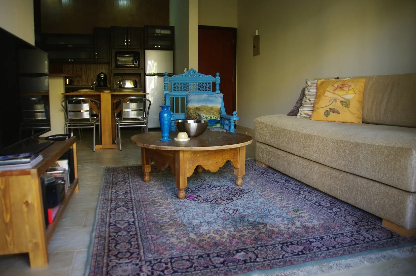 Апартаменты Luxury garden apartment and walk anywhere