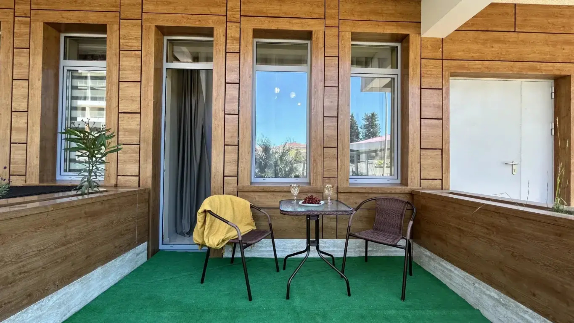 Квартира с террасой у моря