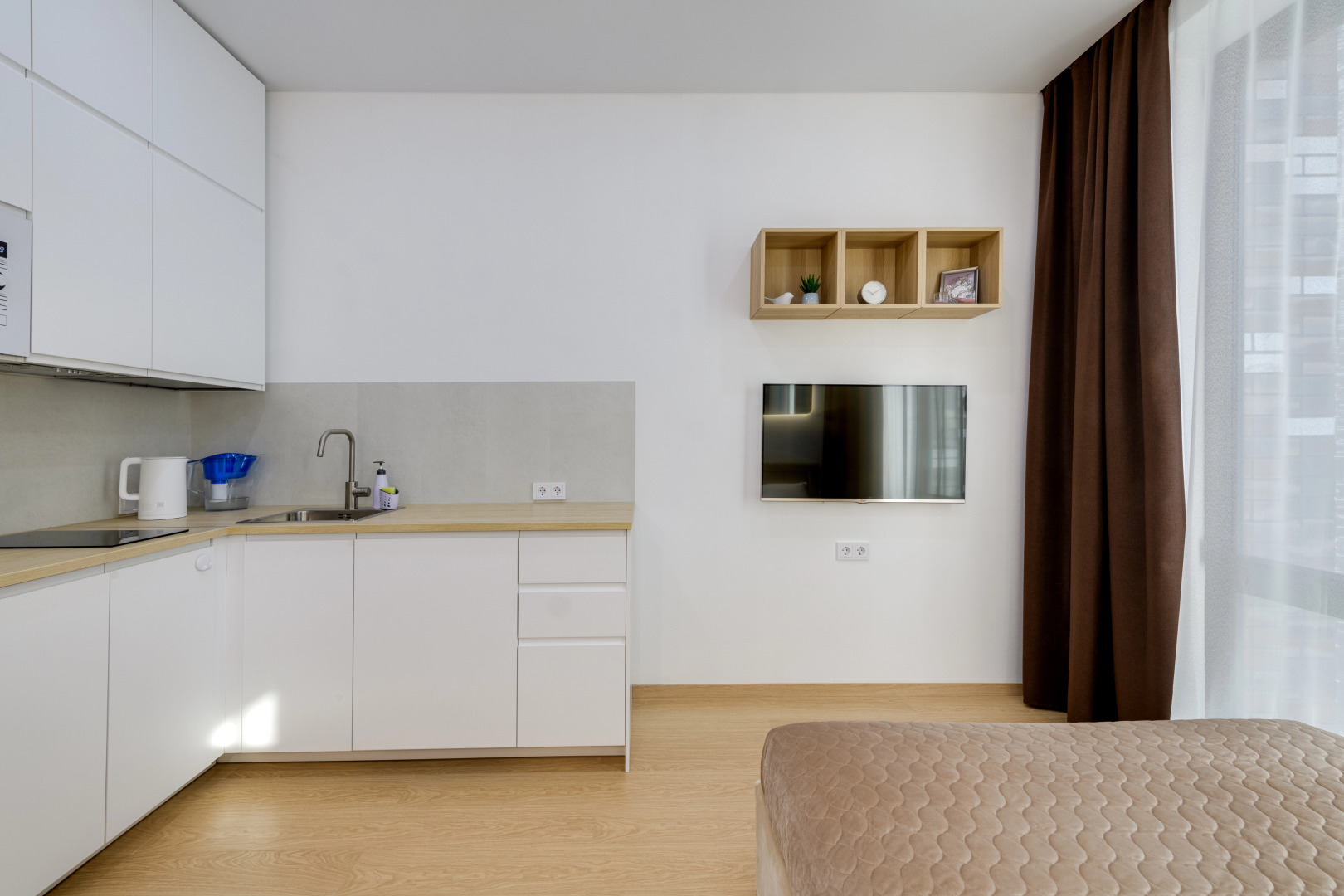 Студия в небоскребе, центр Москвы