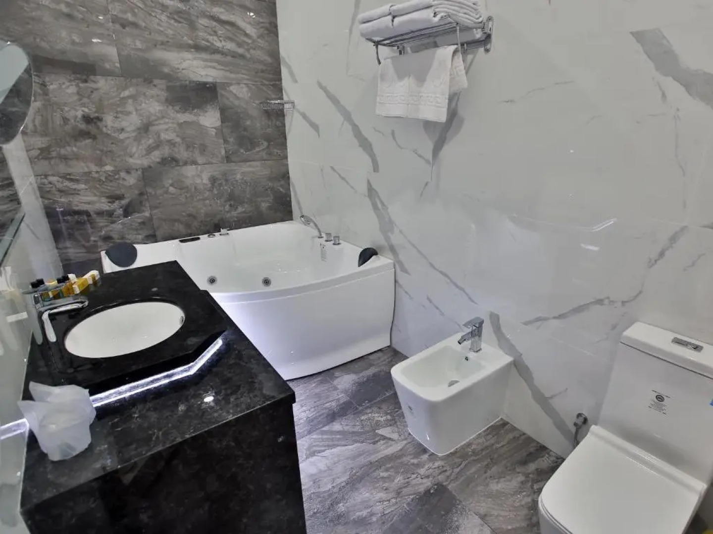 Отель Paradise Plaza Luxury