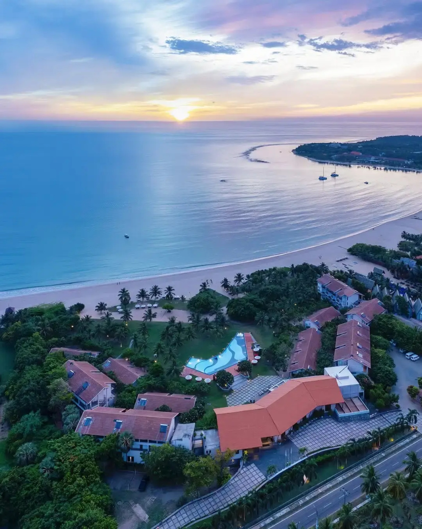 Отель The Calm Resort & Spa
