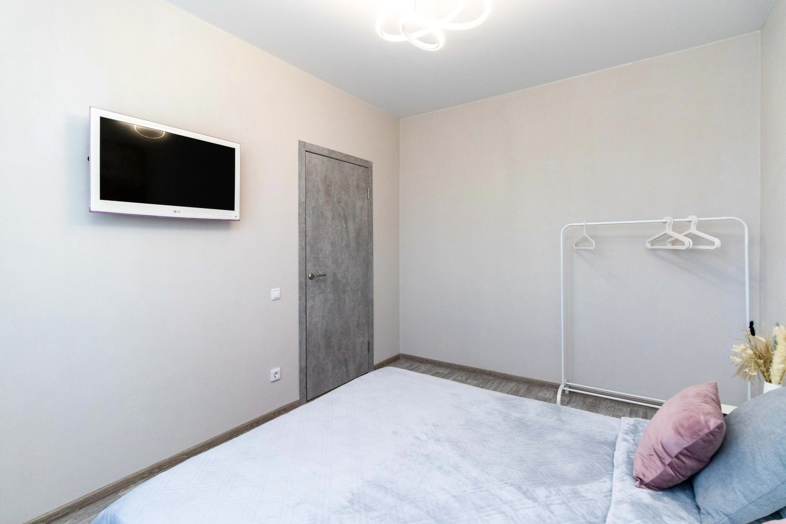 Квартира комфортные Ивана Захарова 18/2