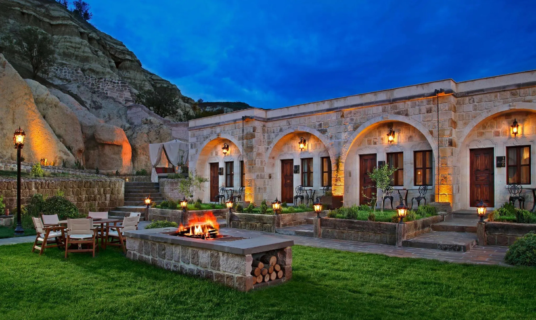 Отель Seraphim Cave Suites & Spa