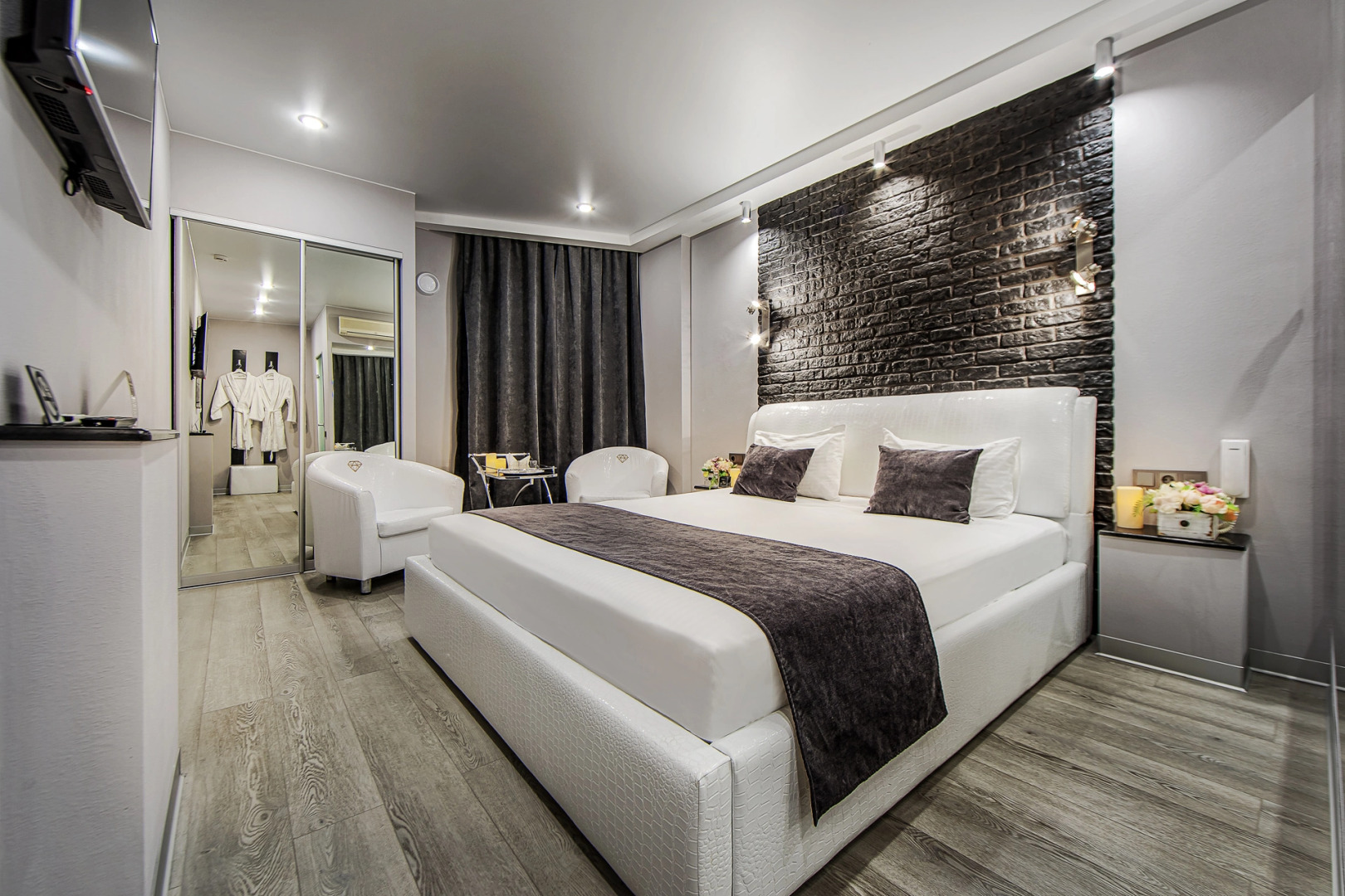 Отель Алекс на Дыбенко