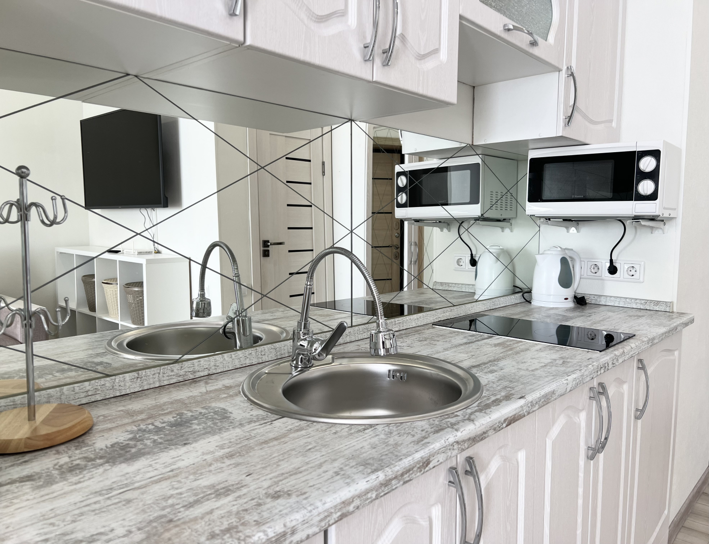 Апартаменты на Камзина 41/3 -1