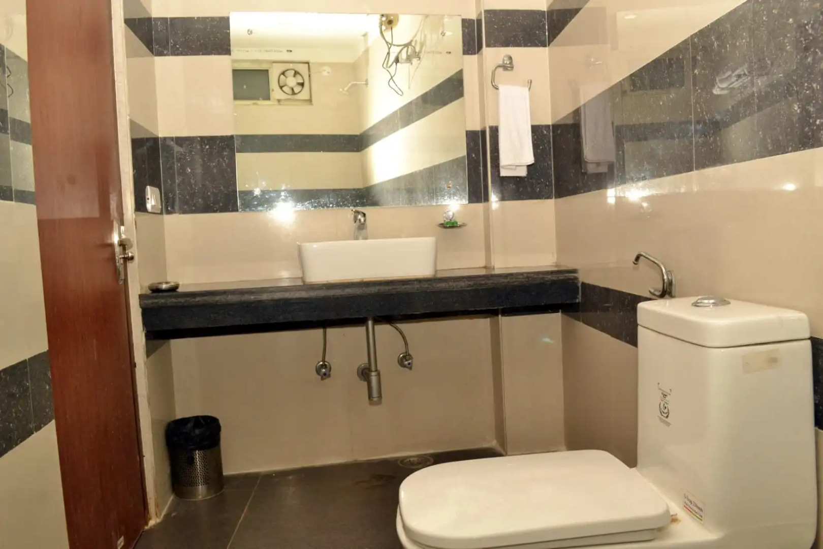 Отель Airport Blu Pebbles