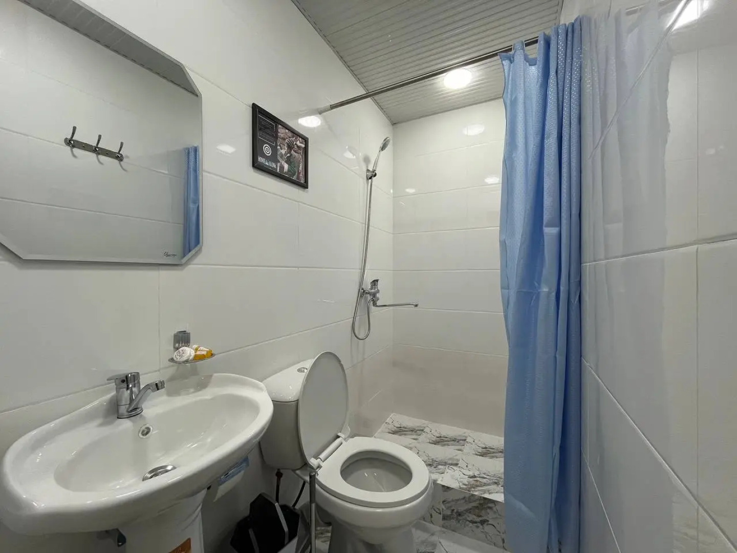 Отель HOME ALONE