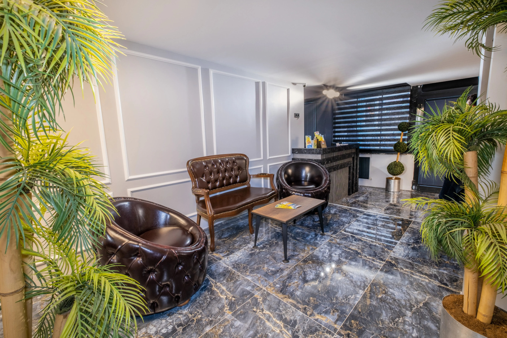 Отель The Queen Hotel