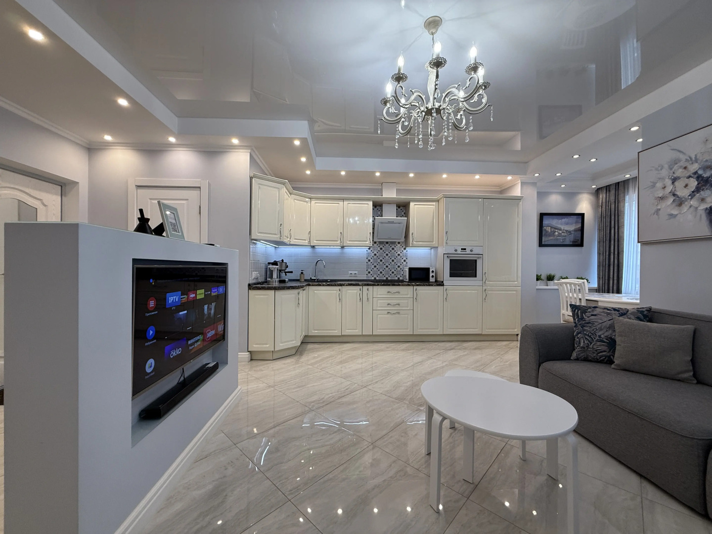 PK DESIGN - двухкомнатная квартира с отдельной спальней