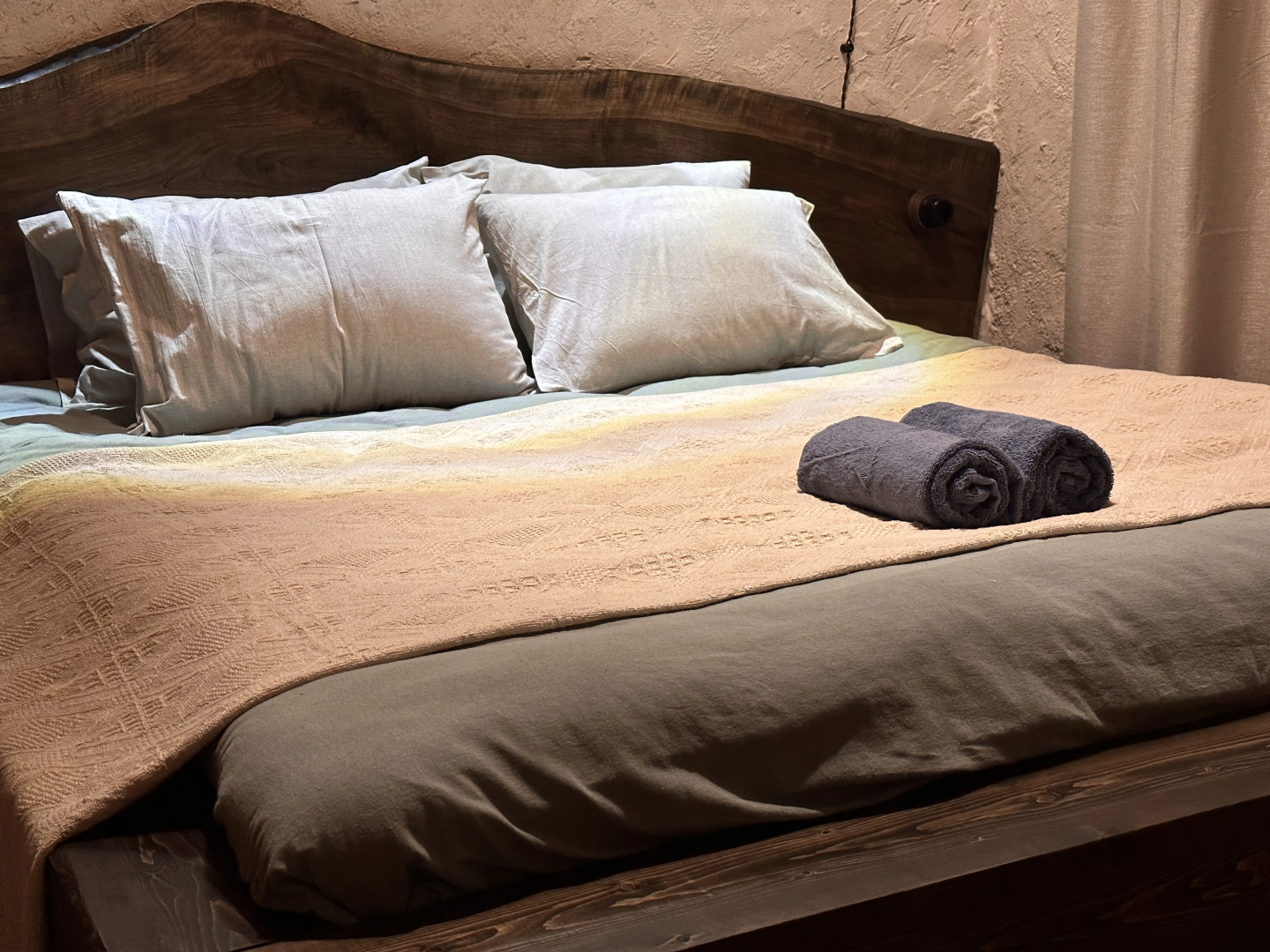 Частный дом гнѣздо с камином и двумя спальнями