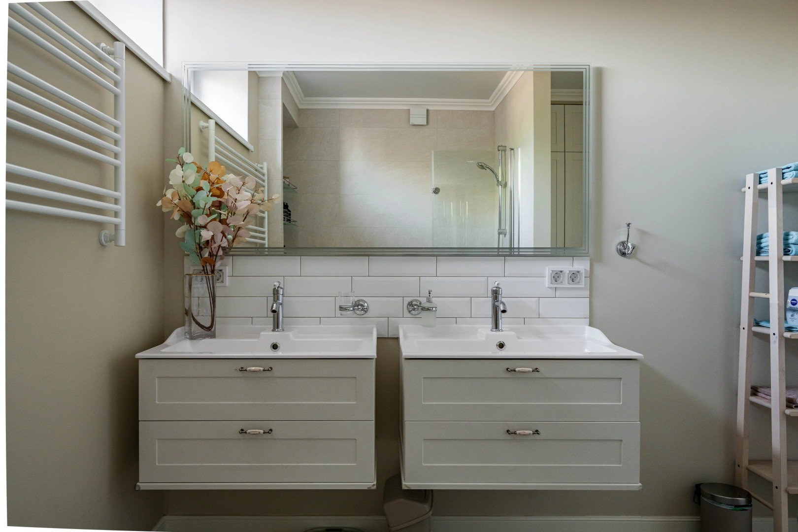 Апартаменты Четырехкомнатные YOUR APART с видом на домик Петра 1 и Неву