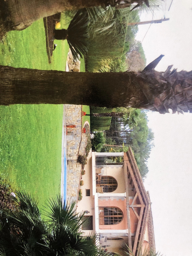 Villa Mas Figures