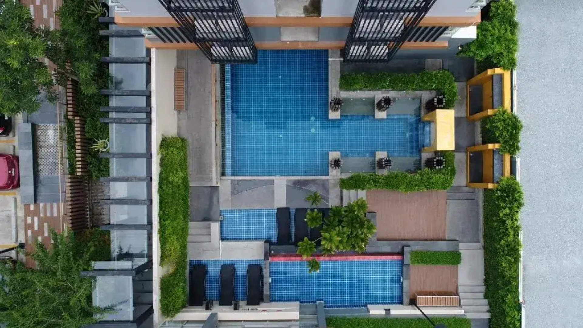 Отель The Grass Serviced Suites