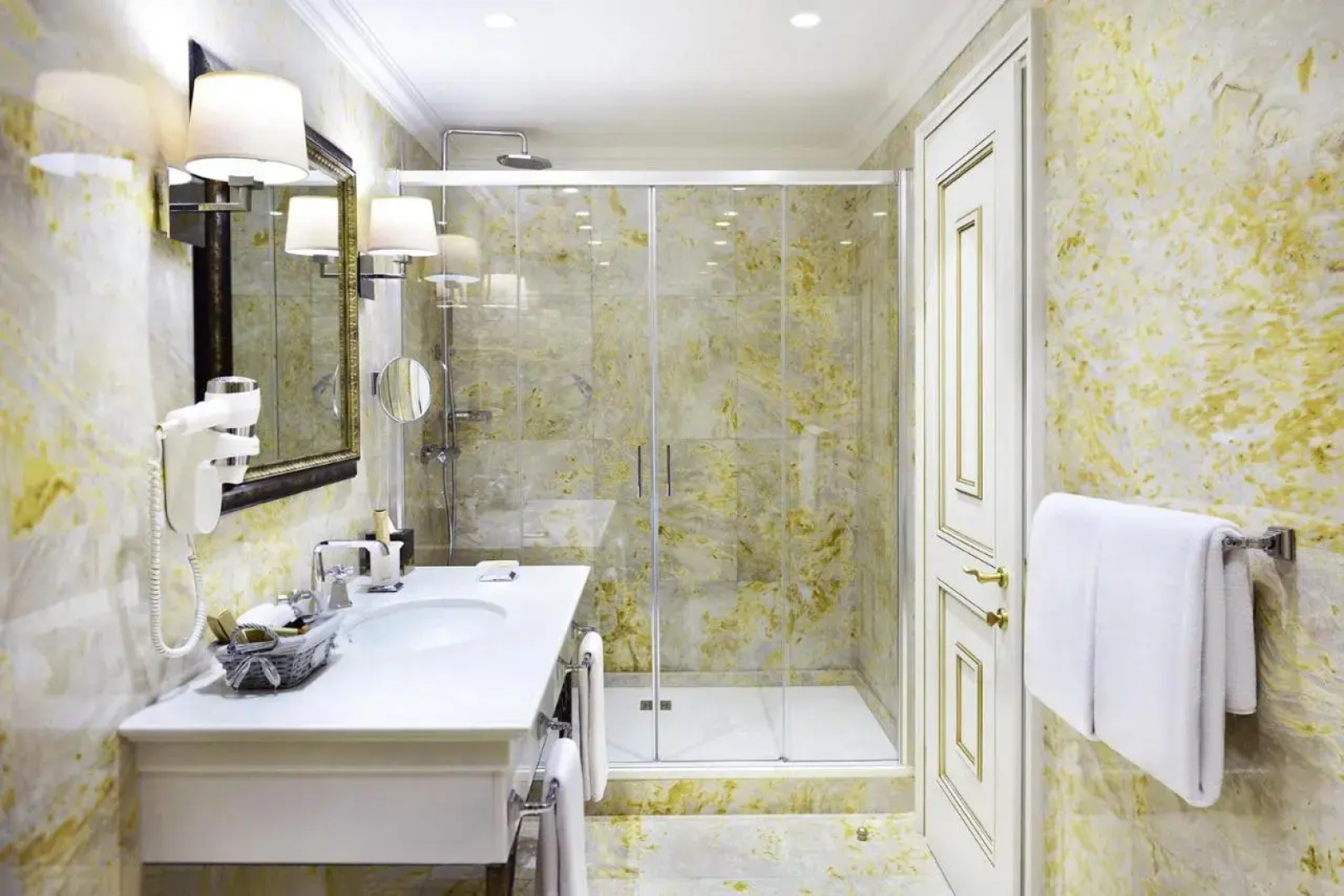 Отель Ambassadori Hotel Tbilisi