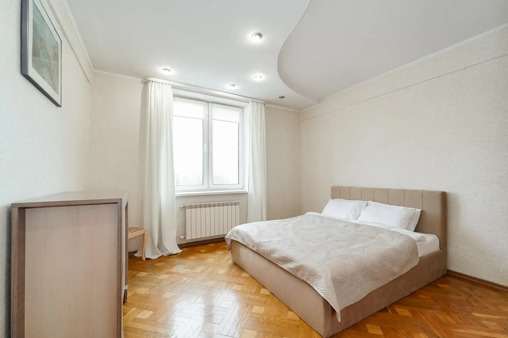 Квартира Просторная 3-комнатная в Центре Возле Метро