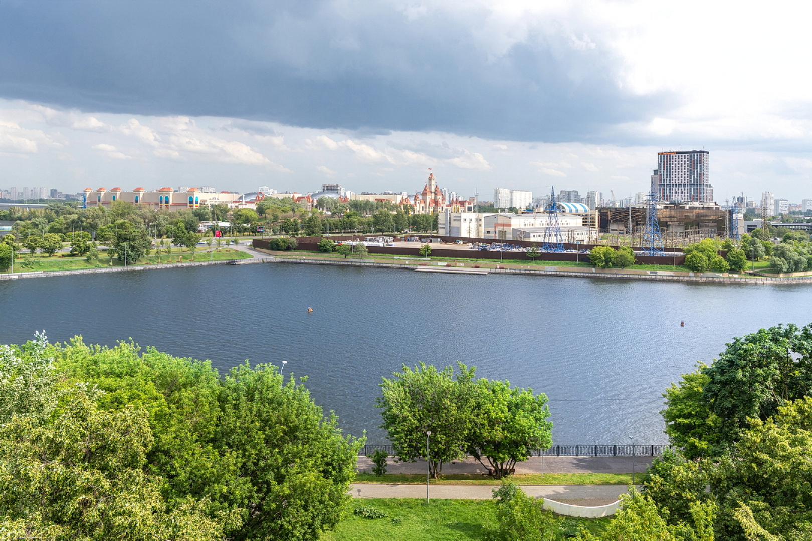 Апартаменты ДВА ГОРОДА - На набережной у Острова мечты и Технопарка