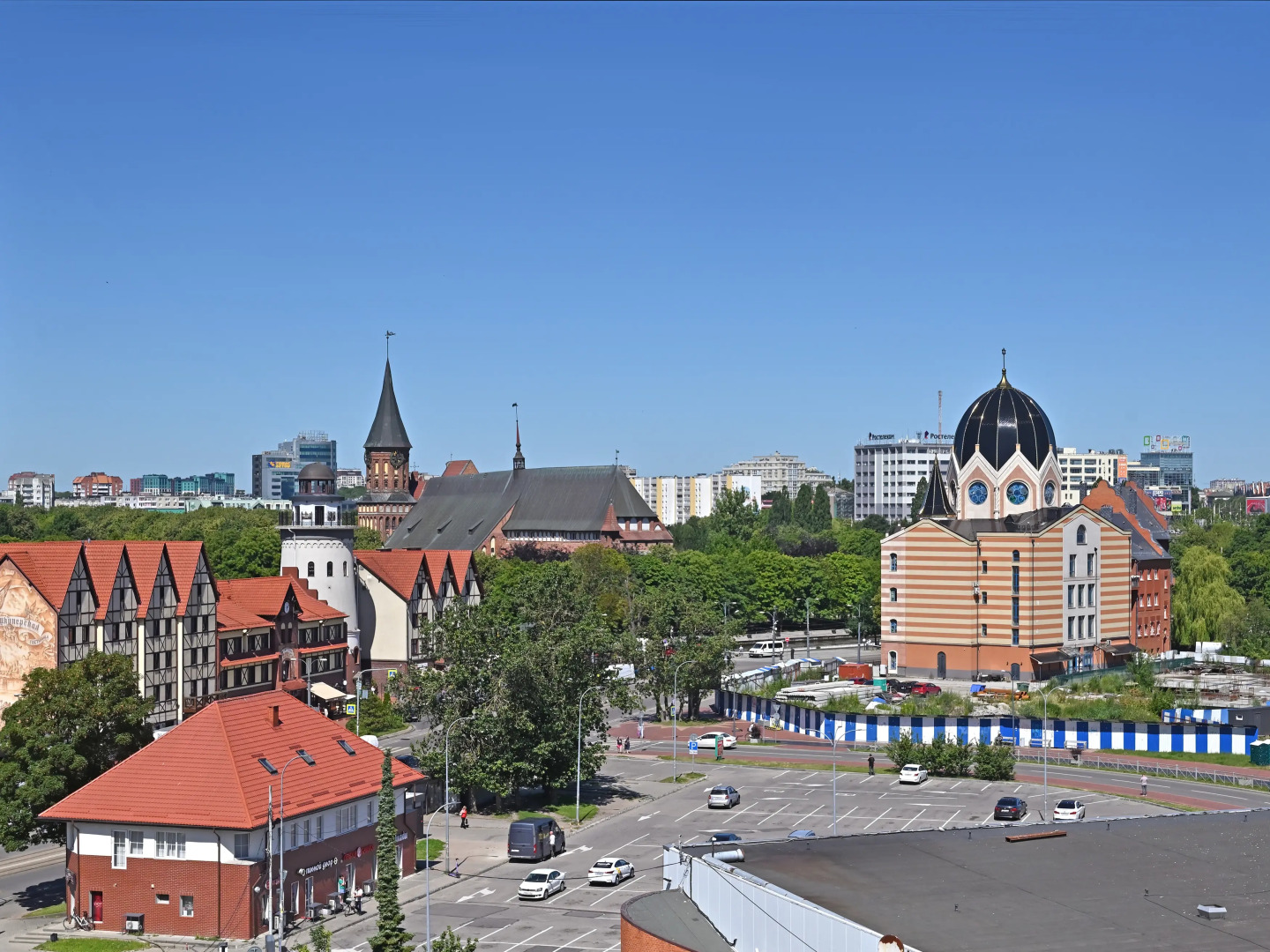 КвартираKenig Holidays 3-к в центре Рыбной деревни у Кафедрального собора